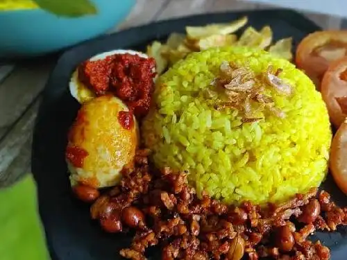 Nasi Kuning Malam Juara