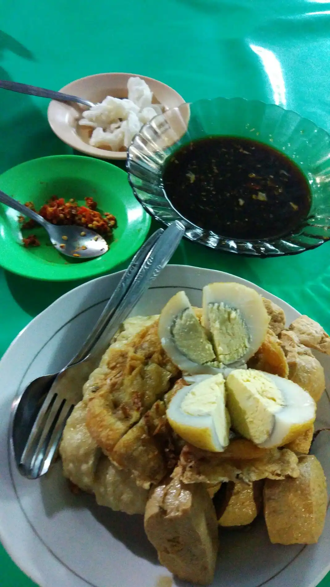 Tahu Pong Perempatan Depok