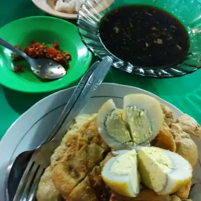 Tahu Pong Perempatan Depok