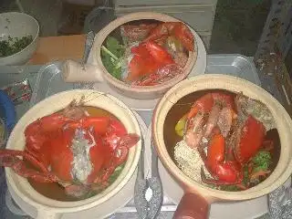 Ifnaa Nasi Kukus Ayam Goreng Berempah" Food Photo 1