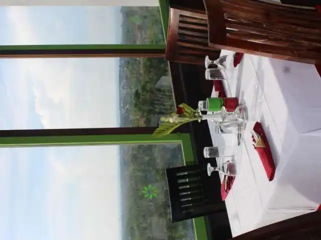 Gambar Makanan The View - The Beverly Hills Bali 12