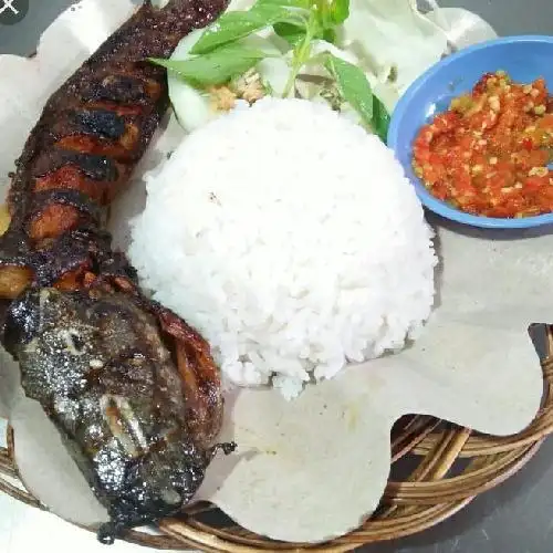 Gambar Makanan Laris Manis. Ikan, Ayam, Goreng/Bakar. Kampung Baru ( samping masjid nur sholiha 1