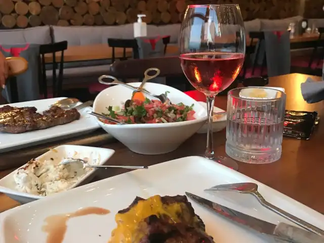 Ethçi Steakhouse'nin yemek ve ambiyans fotoğrafları 11