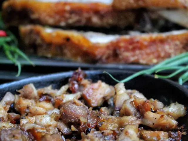 Tatang's Boneless Cebu Lechon Food Photo 16