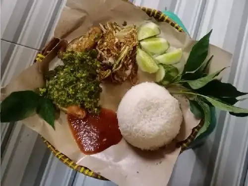 Ayam Penyet Sambel Ijo Bunga