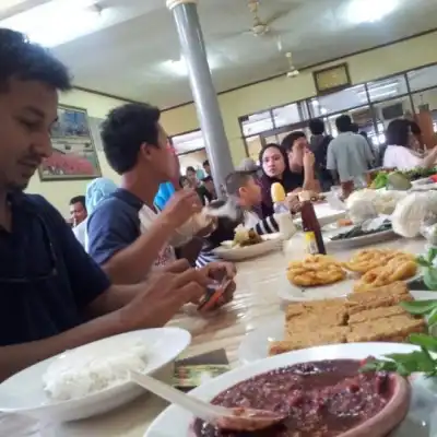 Warung Nasi Khas Sunda Asli Laksana