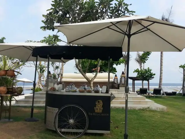 Gambar Makanan Breezes Tapas Lounge - The Ritz-Carlton Bali 9