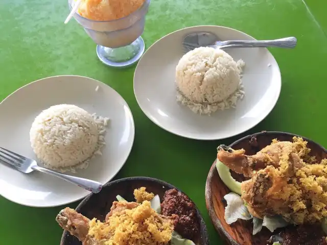 Nasi Ayam Penyet Sarang Lebah Food Photo 4