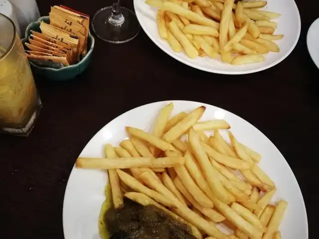 Steak Frites Food Photo 9