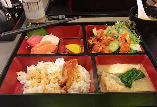 Fukuya Japanese Restaurant/Sushi Bar