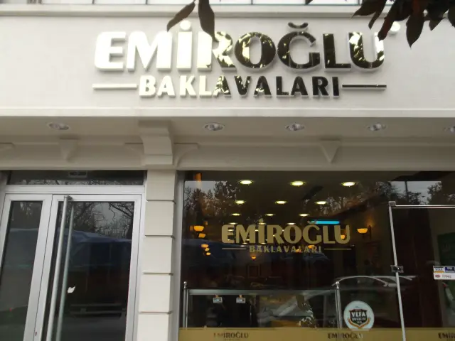 Emiroğlu Baklava & Börek & Dondurma'nin yemek ve ambiyans fotoğrafları 8