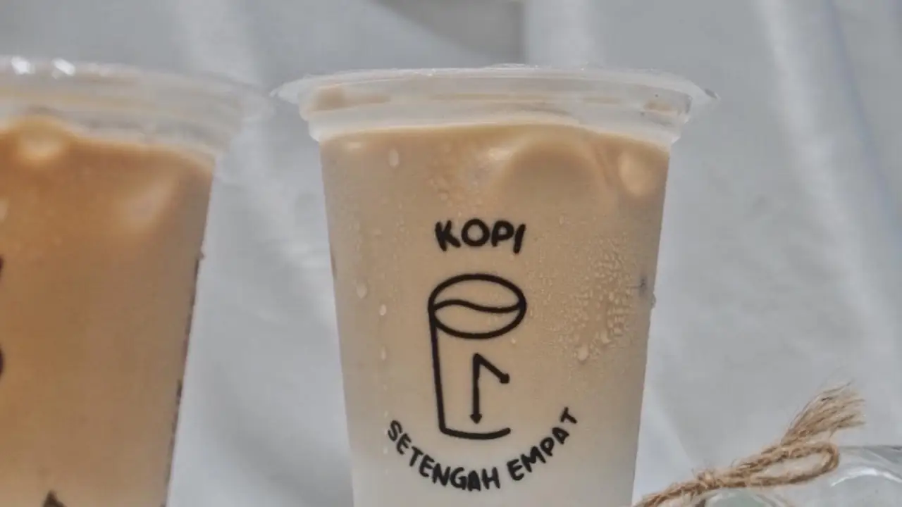 Kopi Setengah Empat