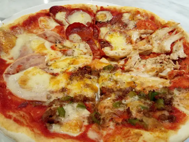 Gambar Makanan Pizza Marzano 11