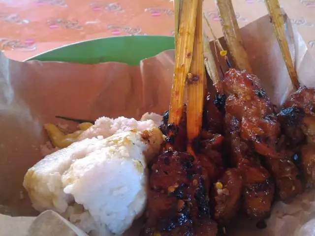 Gambar Makanan Sate Babi Bawah Pohon Gelora Trisakti 8