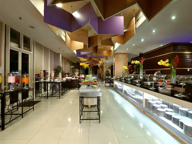 Gambar Makanan Mezzanine Restaurant - Atria Hotel 8