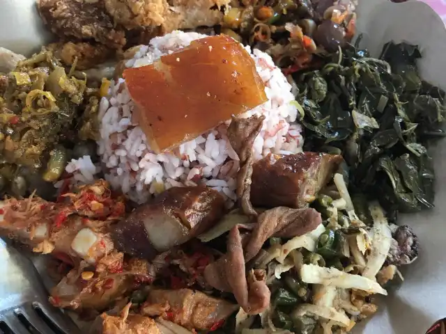 Warung Babi Guling Ibu Ayu Komang