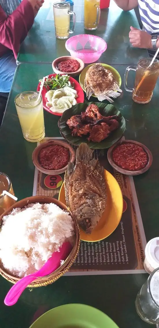 Gambar Makanan Warung Lesehan Ayam Goreng Pak Sholeh 11