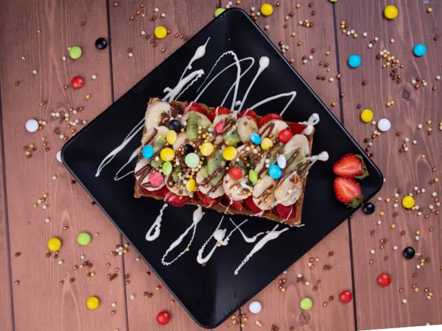 Çilek Çikolata Waffle'nin yemek ve ambiyans fotoğrafları 1