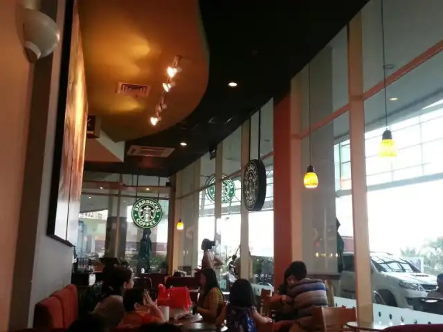 Gambar Makanan Starbucks Supermal Pakuwon Indah 9