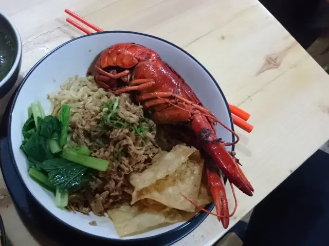 Gambar Makanan Mie Lobster 8