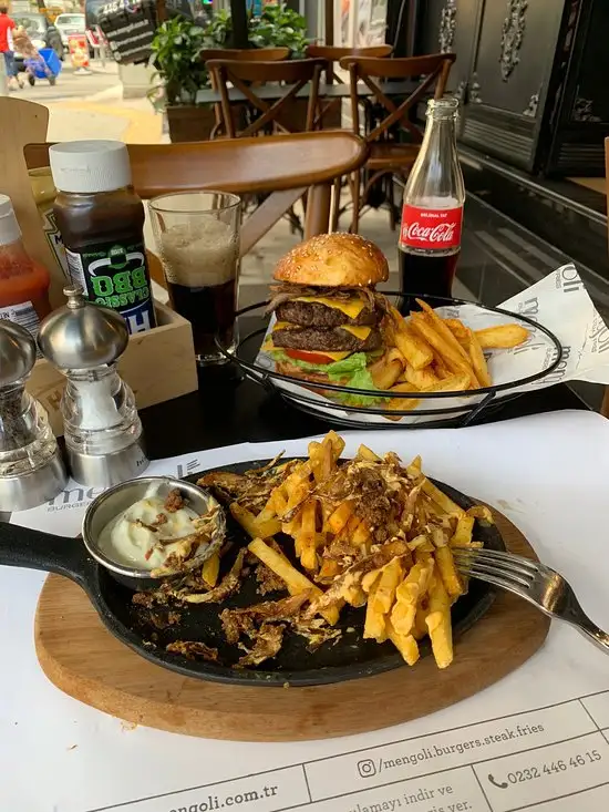 Mengoli Burgers Steak Fries'nin yemek ve ambiyans fotoğrafları 41