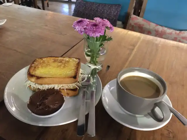 Gambar Makanan Kopi Legit Café & Resto 16