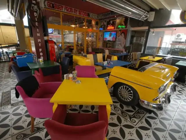Big Yellow Taxi Benzin Cafe'nin yemek ve ambiyans fotoğrafları 6