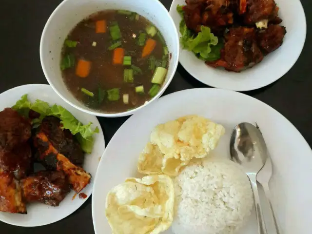 Gambar Makanan Sop Buntut Ibu Henny 20