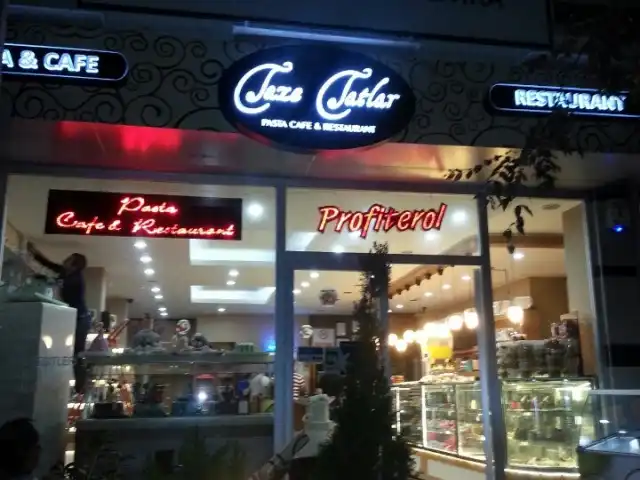 Taze Tatlar Cafe&Restaurant'nin yemek ve ambiyans fotoğrafları 3