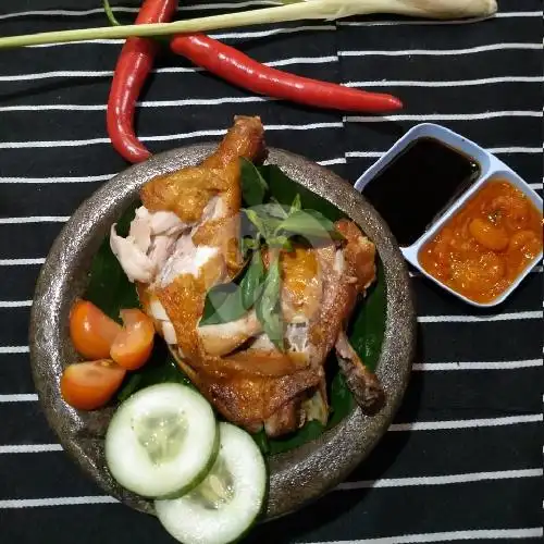 Gambar Makanan Ayam Bakar Goreng Lalapan Bollo, Makassar 11