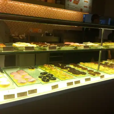 J.CO Donuts & Coffee