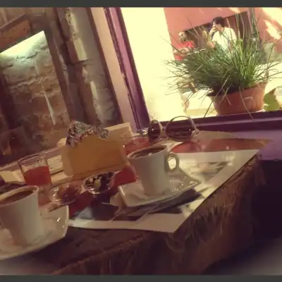 Asansir Cafe & Souvenir