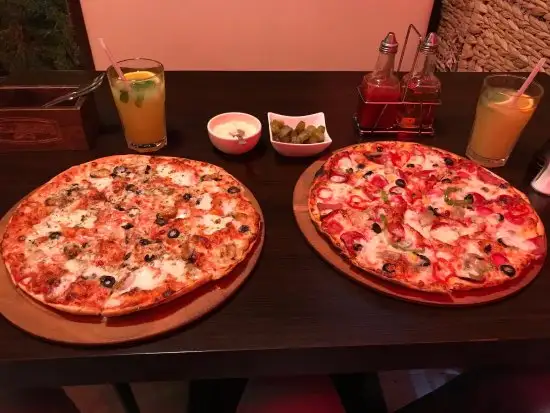 Pizza Napoli'nin yemek ve ambiyans fotoğrafları 14