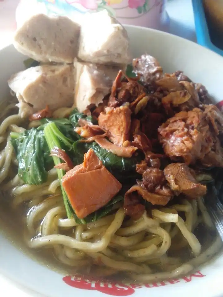 Bakso tenis dan Mie ayam bayam