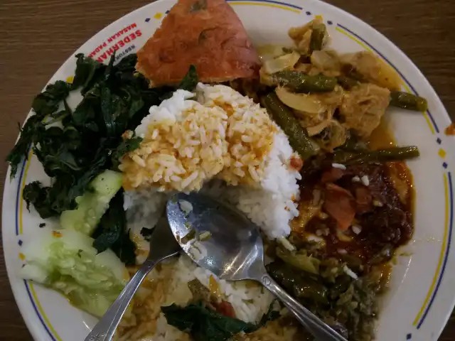 Gambar Makanan Restoran Sederhana Masakan Padang 4