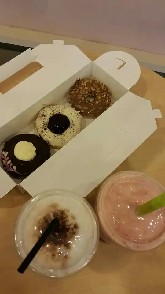 Big Apple Donuts & Coffee Food Photo 11