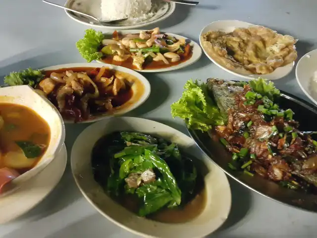 Halwa Seafood Putra Perdana Food Photo 1