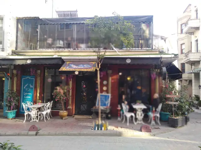 Arada Beyrut Cafe'nin yemek ve ambiyans fotoğrafları 3