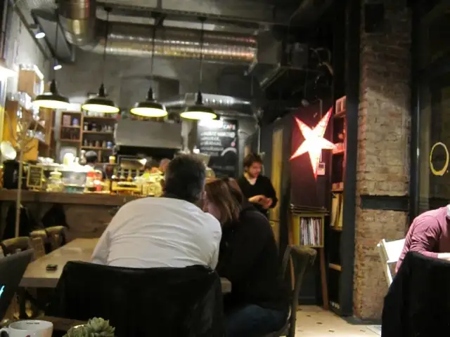 Ops Cafe Karakoy'nin yemek ve ambiyans fotoğrafları 2