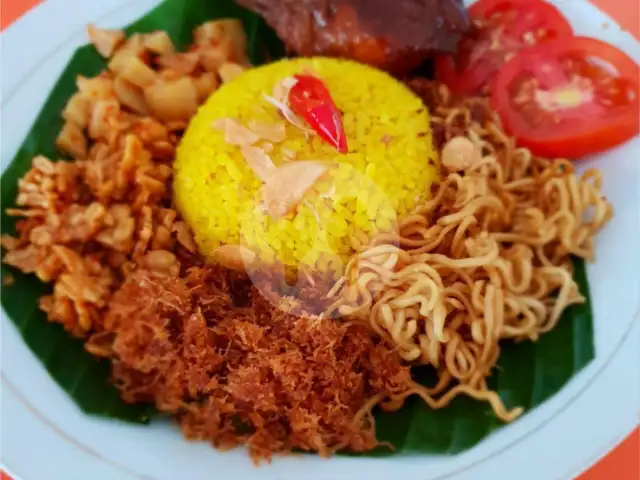 Gambar Makanan Nasi Kuning Hwa Ind, Simpang Borobudur 7
