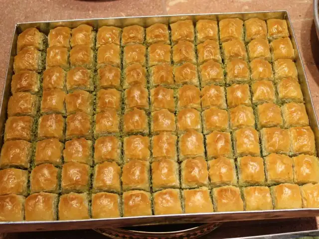 Elmacıpazarı Güllüoğlu'nin yemek ve ambiyans fotoğrafları 9