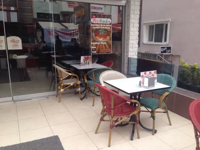 Eli Pizza's'nin yemek ve ambiyans fotoğrafları 3