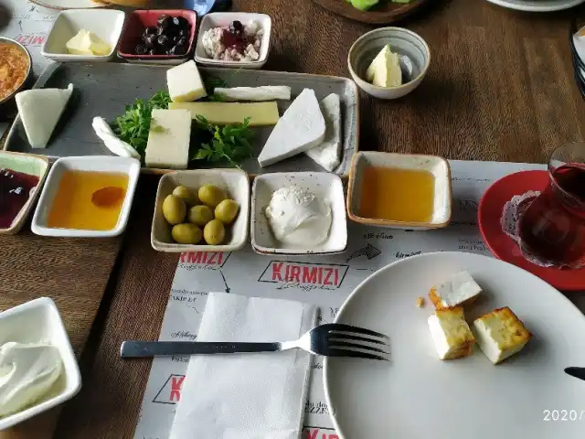 Kırmızı Brasserie'nin yemek ve ambiyans fotoğrafları 3