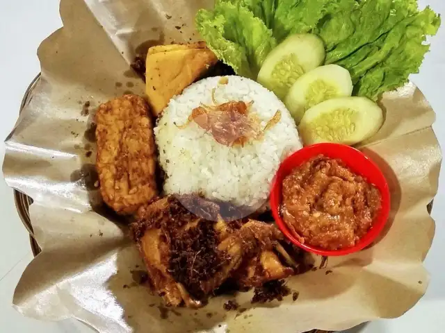 Gambar Makanan Ayam Penyet Rempah Teh Ikha, Ciledug 4