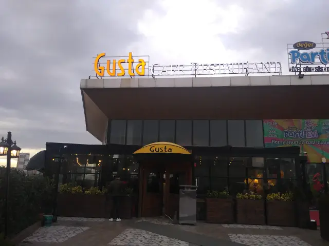 Gusta Cafe & Restaurant'nin yemek ve ambiyans fotoğrafları 2
