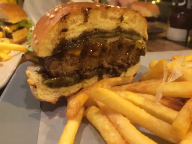 Burgerhood'nin yemek ve ambiyans fotoğrafları 34