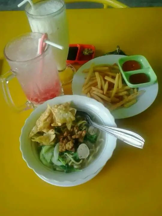 Gambar Makanan Setia Kawan Cafe & Karaoke 3