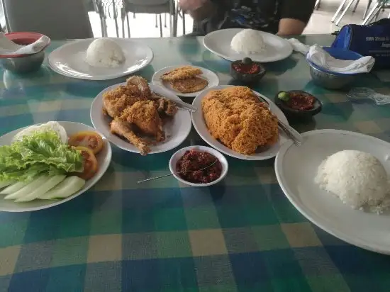 Gambar Makanan Ayam Goreng Suharti 17