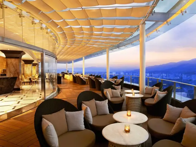 Gambar Makanan The 18th Restaurant & Lounge - The Trans Luxury Hotel 3