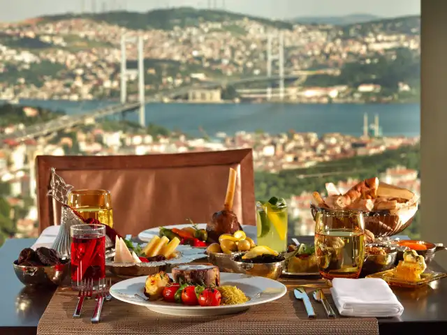 212 Bar & Restaurant - Renaissance İstanbul Bosphorus Hotel'nin yemek ve ambiyans fotoğrafları 19